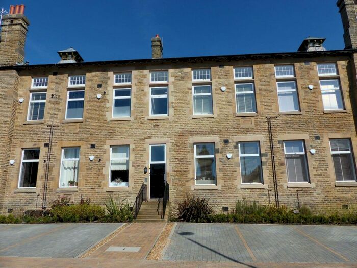 2 Bedroom Flat To Rent In Norwood Drive, Menston, Ilkley, West Yorkshire, Uk, LS29