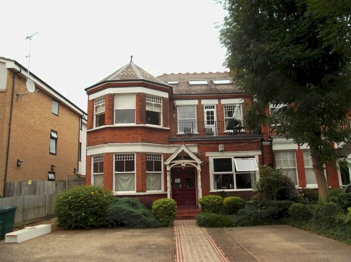 3 Bedroom Flat To Rent In Etchingham Park Road, London, N3
