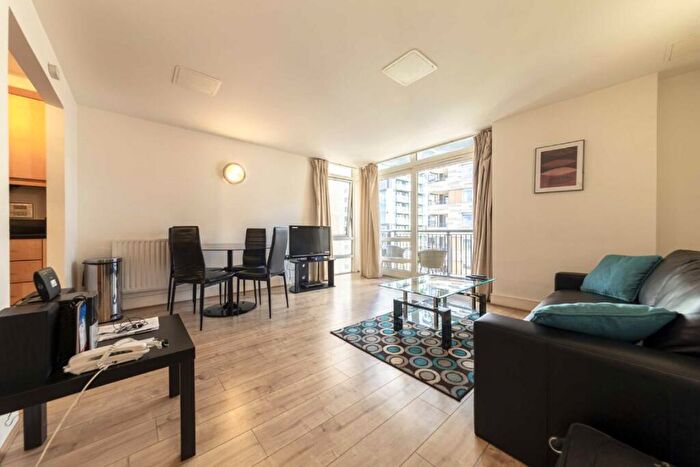 1 Bedroom Flat To Rent In Cassilis Road, Canary Wharf, E14