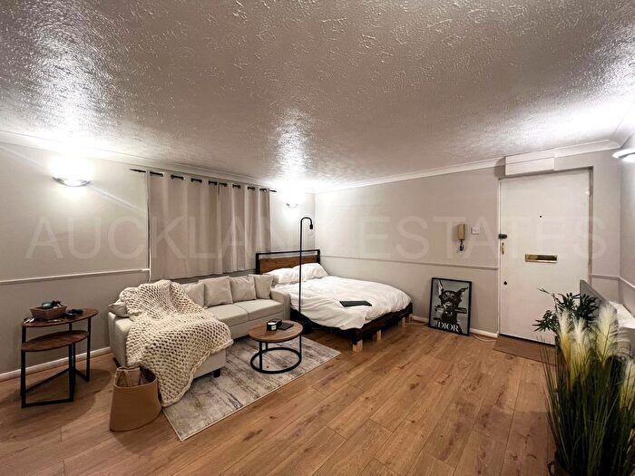 Studio To Rent In Nash Close, North Mymms, Hatfield, AL9