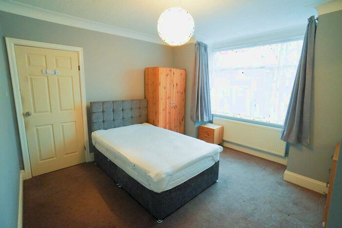 1 Bedroom Flat To Rent In Old Lane, Beeston, Leeds, LS11