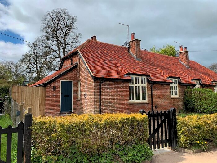 2 Bedroom Semi-Detached Bungalow To Rent In Castle Street, Cranborne, Wimborne, BH21