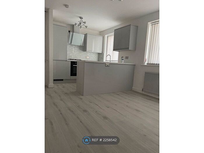 1 Bedroom Maisonette To Rent In Whiteford Road, Slough, SL2