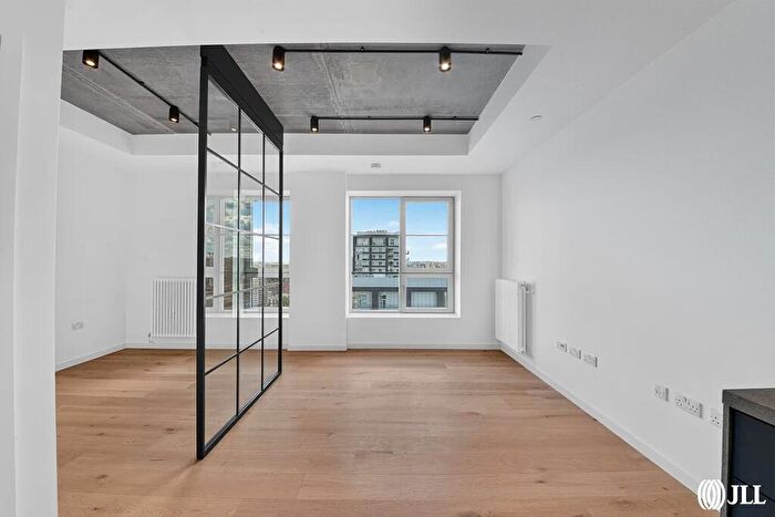 Flat For Sale In Goodluck Hope Walk London, E14