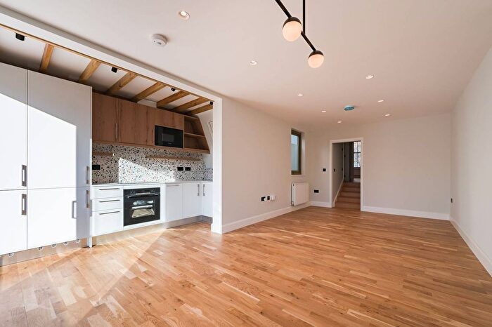 2 Bedroom Flat To Rent In Hornsey Road, Highbury, London, N7