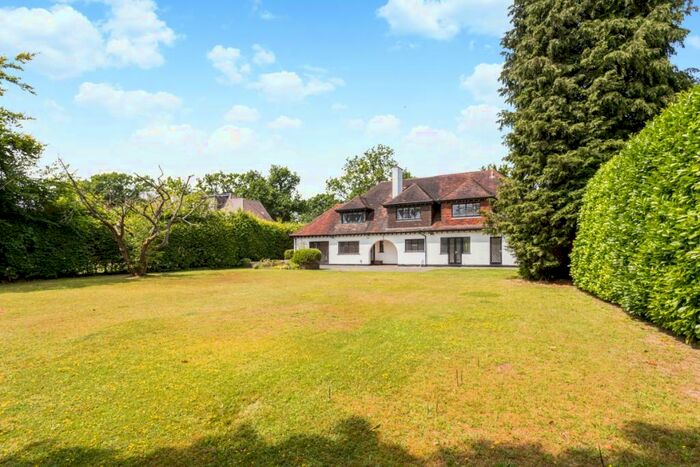 4 Bedroom Detached House To Rent In Ashley Road, Walton-on-Thames, KT12