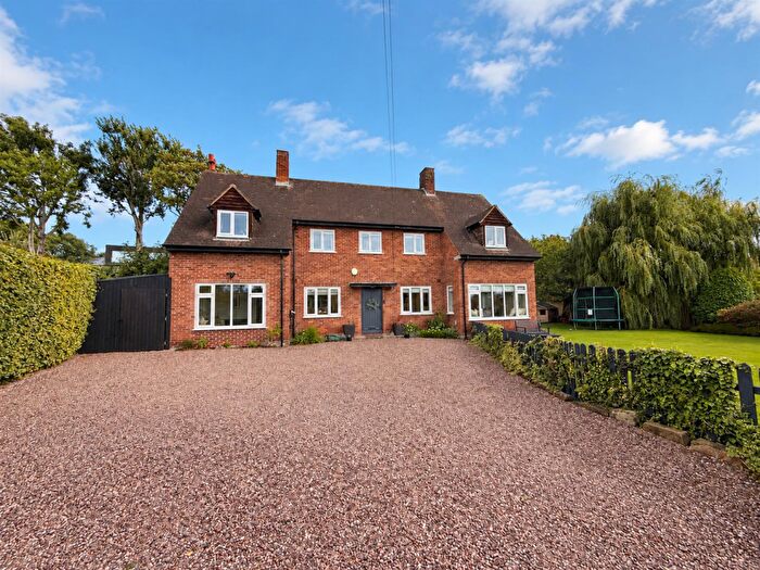 4 Bedroom Detached House To Rent In Rectory Lane, Heswall, Wirral, CH60