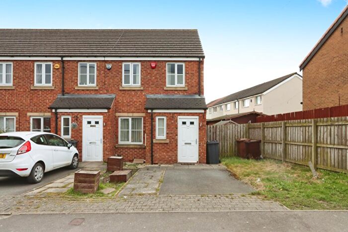 2 Bedroom End Of Terrace House For Sale In Swarcliffe Avenue, Leeds, LS14