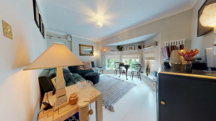2 Bedroom Flat To Rent In Eaton Gardens, Hove, BN3