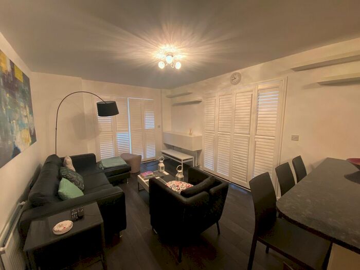 2 Bedroom Flat To Rent In Grantham House Taywood Road, Northolt UB5