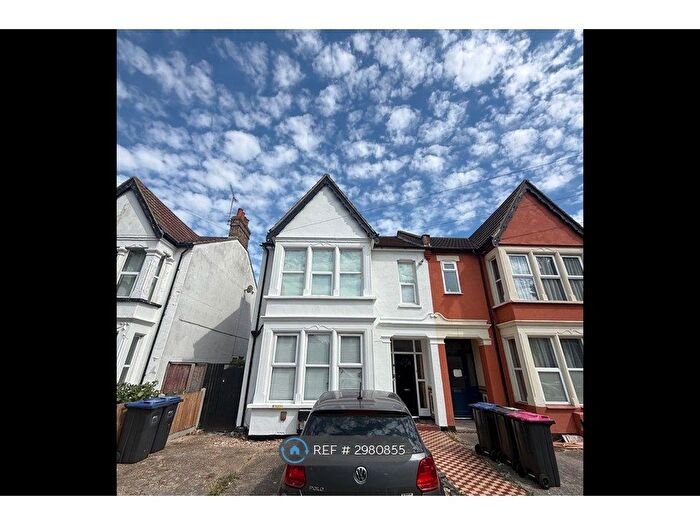 1 Bedroom Flat To Rent In Argyll Road, Westcliff-On-Sea, SS0