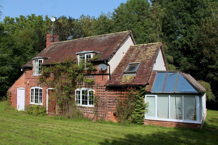 2 Bedroom Detached House For Sale In Park Gate Cottage, Rochford, WR15