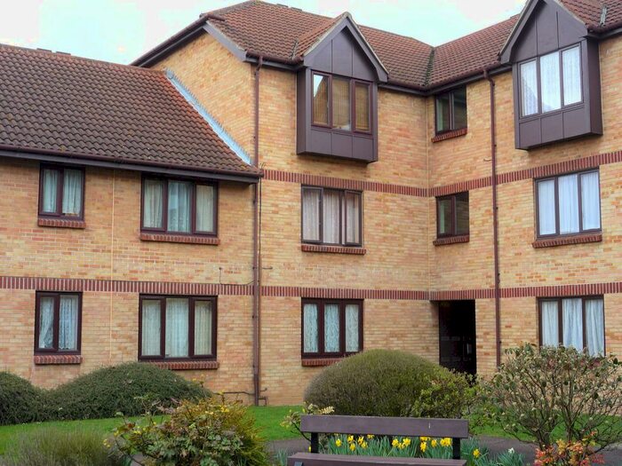 1 Bedroom Flat To Rent In Spring Close, Dagenham, RM8