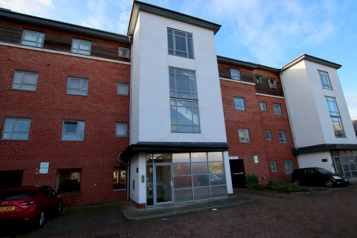 2 Bedroom Flat To Rent In Riverside Close, Romford, London, RM1