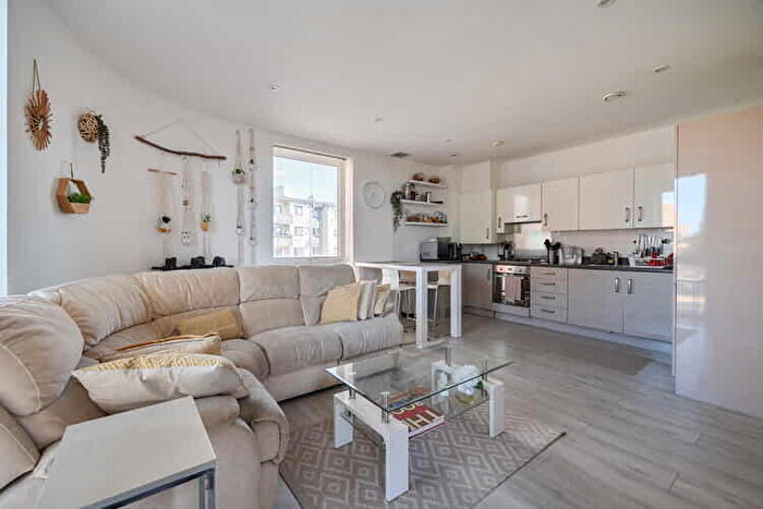2 Bedroom Flat For Sale In Shrewsbury Road, Brent, London, NW10
