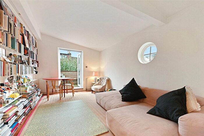 3 Bedroom Flat To Rent In Keith Grove, London, W12
