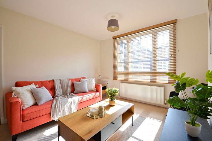 2 Bedroom Maisonette To Rent In Guildford Park Road, Guildford, GU2