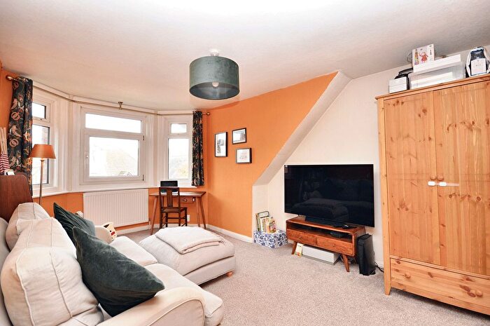 2 Bedroom Flat For Sale In St. Johns Church Road, Folkestone, CT19