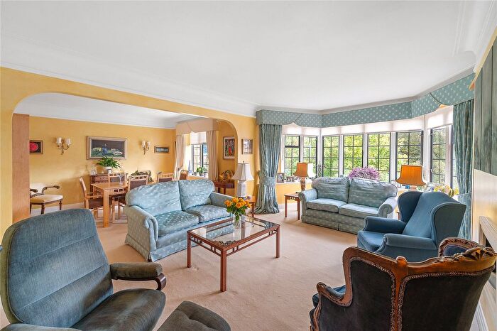 4 Bedroom Flat For Sale In Manor Fields, London, SW15