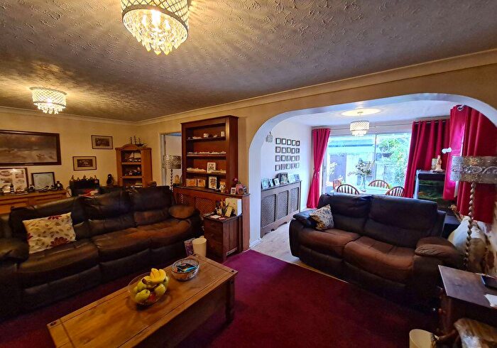 3 Bedroom End Of Terrace House For Sale In St Martins Close, Lordshill, SO16
