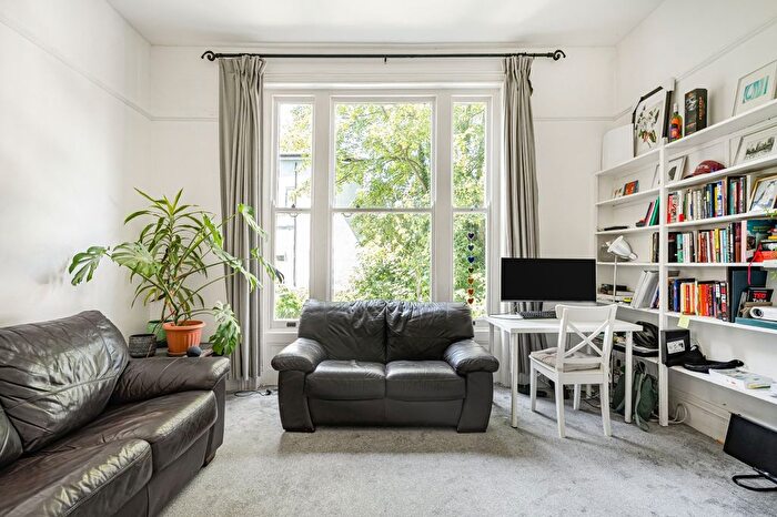 1 Bedroom Flat To Rent In Evering Road, Stoke Newington, Hackney, London, N16
