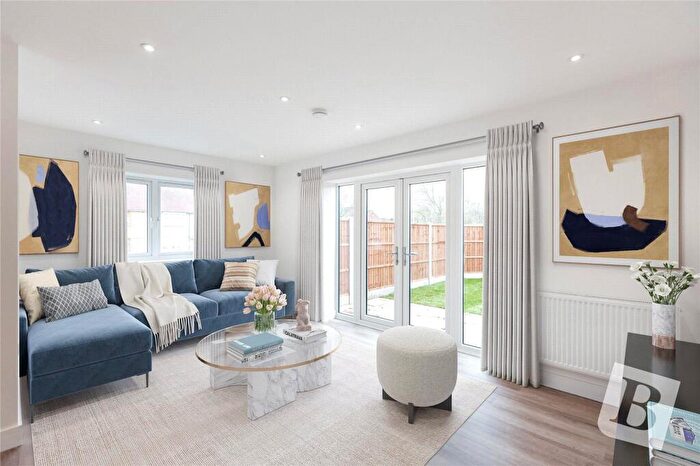 4 Bedroom End Of Terrace House To Rent In Wrexham Road, Noak Hill, RM3