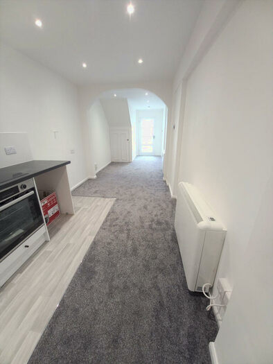 Studio To Rent In High Street Hadleigh, SS7