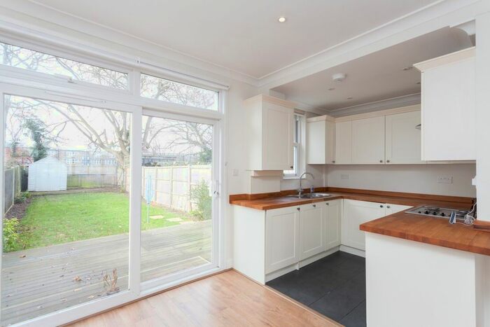 4 Bedroom Detached House To Rent In Stanley Avenue, New Malden, KT3