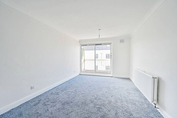 1 Bedroom Flat For Sale In Gunnersbury Lane, Acton, London, W3