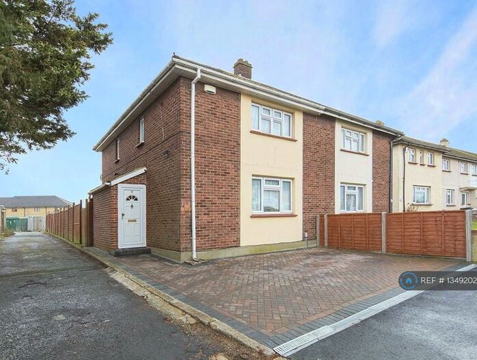 3 Bedroom Semi-Detached House To Rent In Poplar Avenue, Gravesend, DA12