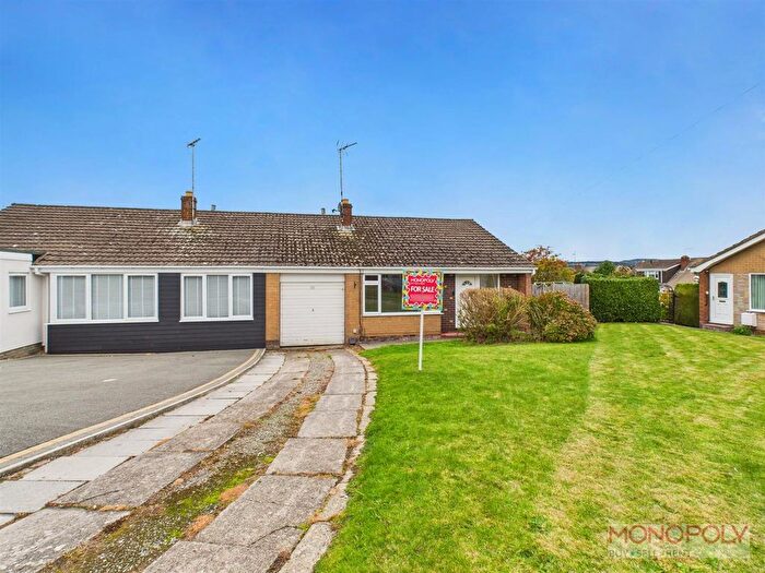 3 Bedroom Semi-detached Bungalow For Sale In Ffordd Cynan, Wrexham, LL12