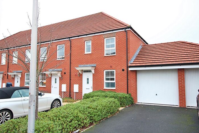 3 Bedroom End Of Terrace House To Rent In Windsor Crescent, Wokingham, RG40