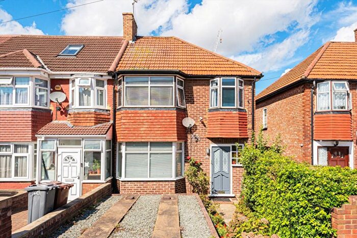 3 Bedroom End Terrace House For Sale In Pears Road, Hounslow, TW3