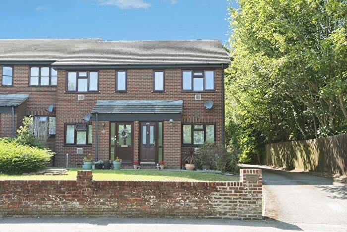 1 Bedroom Maisonette For Sale In Maidstone Road, Blue Bell Hill, Chatham, Kent, ME5
