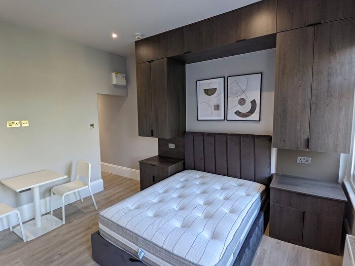 Studio To Rent In Vicarage Gate, London, W8