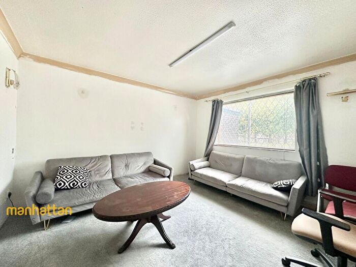 3 Bedroom Terraced House For Sale In Nottingham Drive, Halliwell, Bolton, BL1 - Photo 3