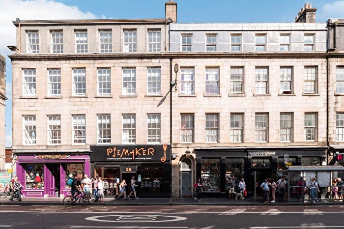 3 Bedroom Flat To Rent In South Bridge, Old Town, Edinburgh, EH1