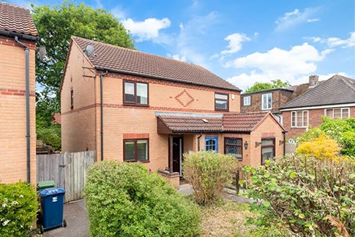 2 Bedroom Semi-Detached House To Rent In Blackstock Close, Headington, OX3