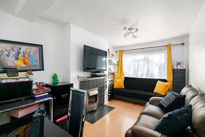 1 Bedroom Flat For Sale In Weir Hall Road, London, N17