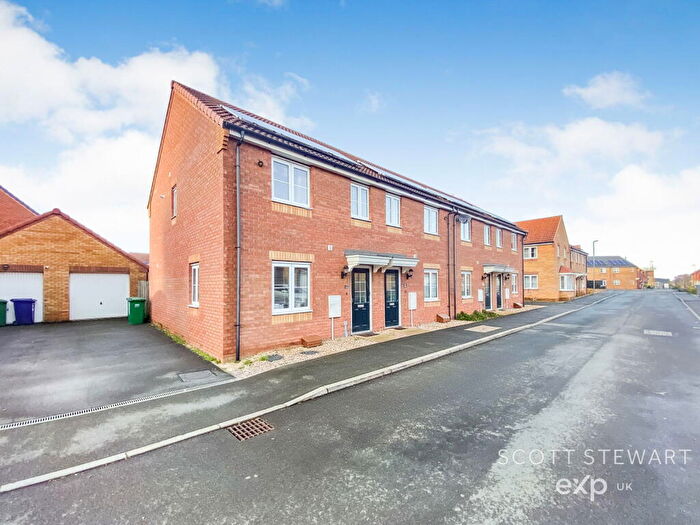 3 Bedroom Semi Detached House For Sale In Violet Avenue, Whittlesey, Peterborough, PE7