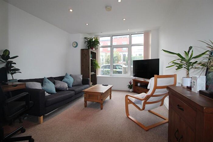 1 Bedroom Apartment To Rent In Roman Grove, Leeds, LS8