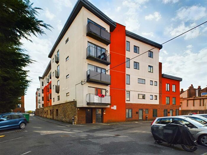 2 Bedroom Flat To Rent In Lawford Mews, Bristol, BS2