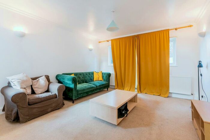 3 Bedroom Flat To Rent In Aubert Park, Highbury, N5