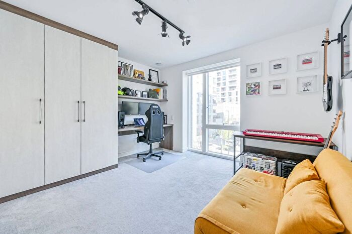 2 Bedroom Flat For Sale In West Parkside, Greenwich Millennium Village, London, SE10