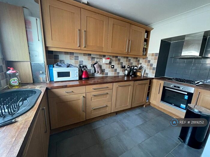 3 Bedroom Flat To Rent In Cherbury Court, London, N1