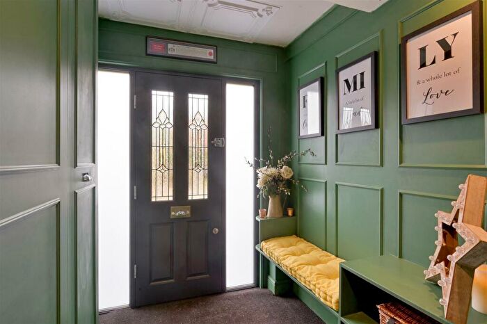 4 Bedroom Detached House For Sale In Chipstead Lane, Tadworth, KT20