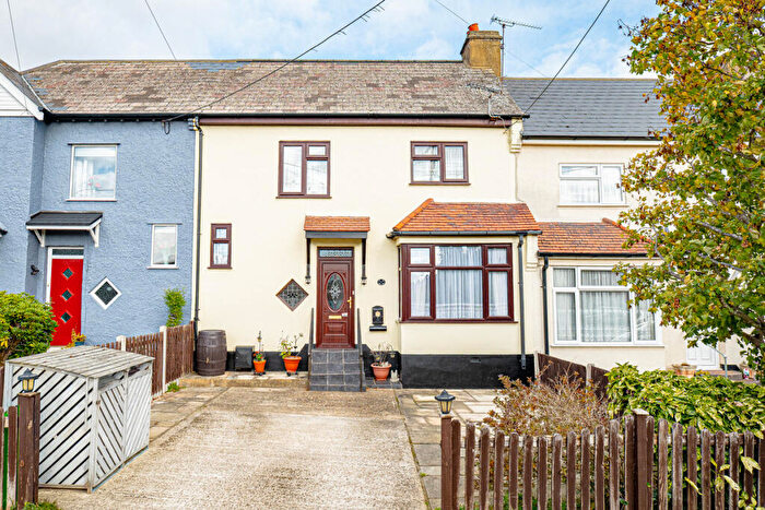 4 Bedroom Terraced House For Sale In Daws Heath Road, Rayleigh, SS6