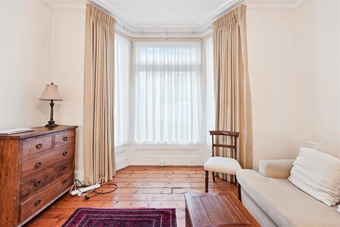 1 Bedroom Flat To Rent In North End Road, London, W14