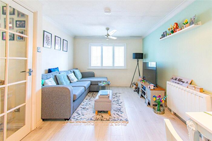 2 Bedroom Maisonette For Sale In St. Thomas Court, Thatcham, Berkshire, RG18