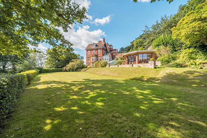 3 Bedroom Flat For Sale In Caxton Lane, Oxted, RH8